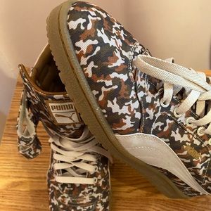 Puma contact high top mens size 13. Very lightly worn.